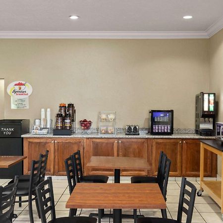Super 8 by Wyndham Roseburg Hotel Bagian luar foto