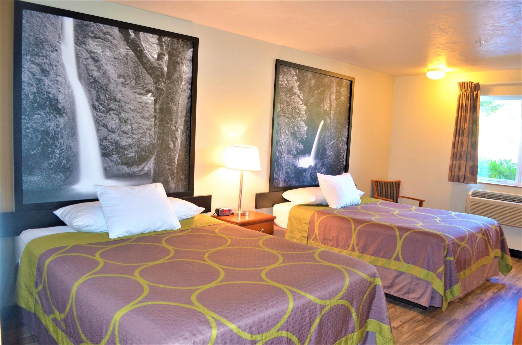 Super 8 by Wyndham Roseburg Hotel Bagian luar foto