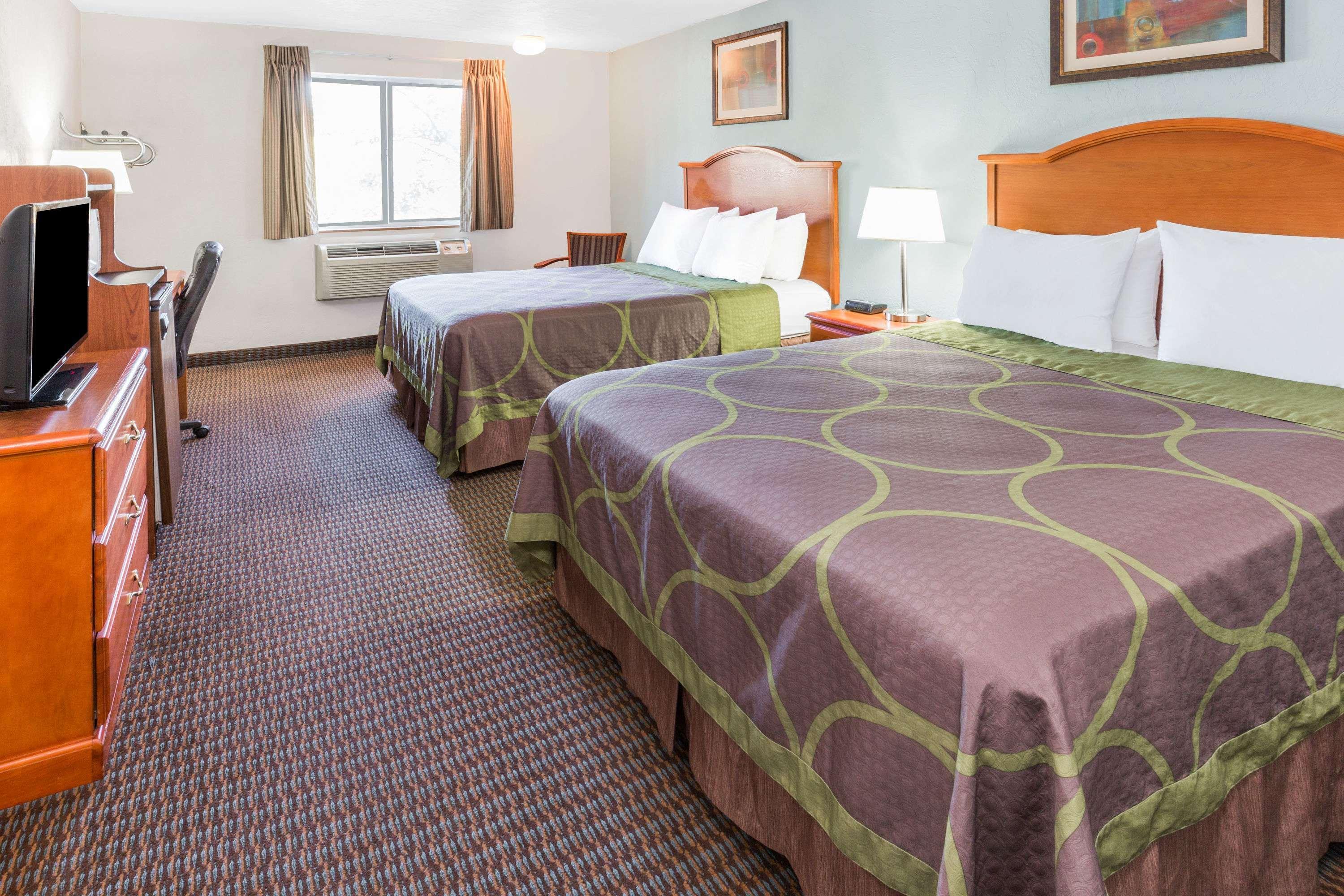 Super 8 by Wyndham Roseburg Hotel Bagian luar foto