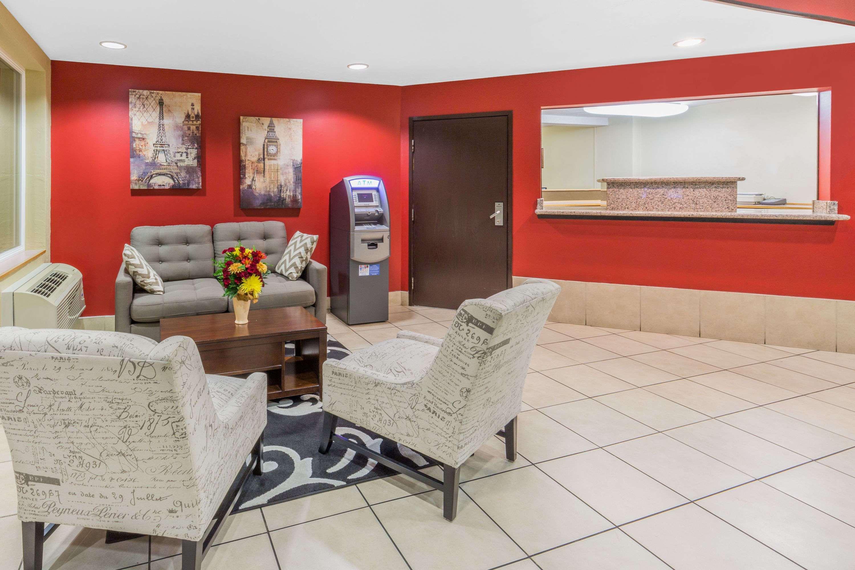 Super 8 by Wyndham Roseburg Hotel Bagian luar foto