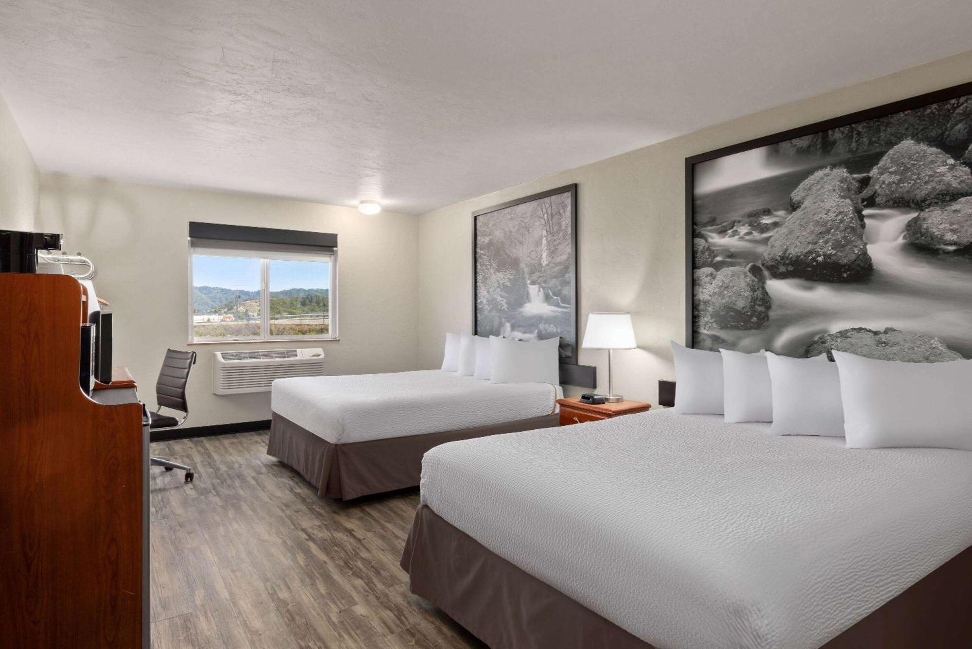 Super 8 by Wyndham Roseburg Hotel Bagian luar foto