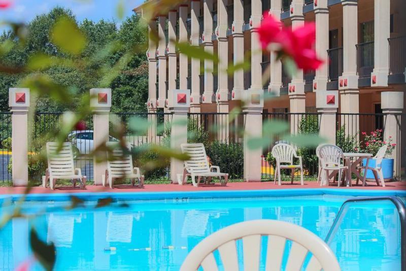 Super 8 by Wyndham Roseburg Hotel Bagian luar foto