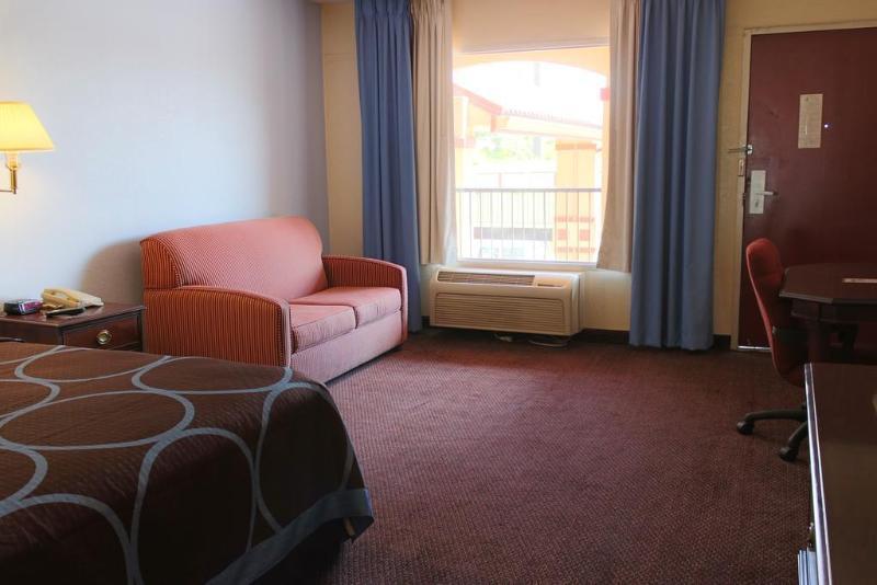 Super 8 by Wyndham Roseburg Hotel Bagian luar foto