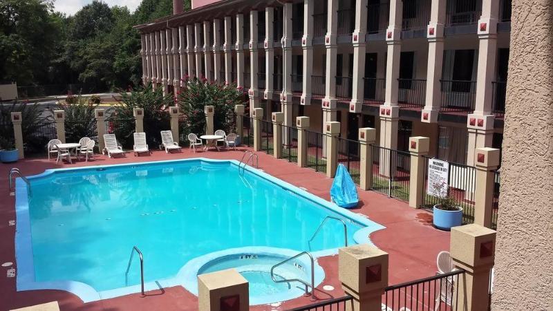 Super 8 by Wyndham Roseburg Hotel Bagian luar foto