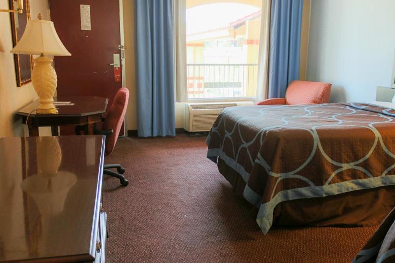Super 8 by Wyndham Roseburg Hotel Bagian luar foto