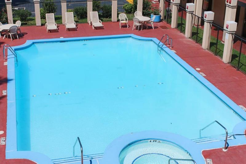 Super 8 by Wyndham Roseburg Hotel Bagian luar foto
